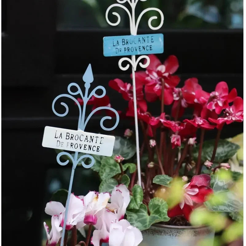 إدراج زهرة قوس الشرفة، وعاء زهور من الحديد المطاوع، ديكور منظر طبيعي للفناء، علامة تسمية النباتات الخارجية للحديقة