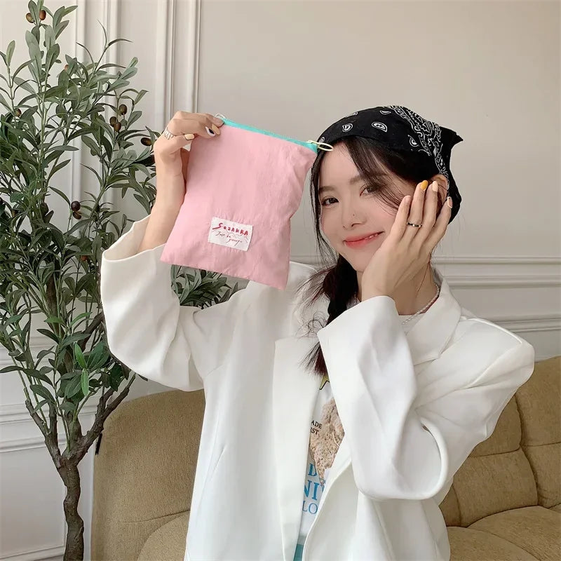 Sac à cosmétiques en toile.