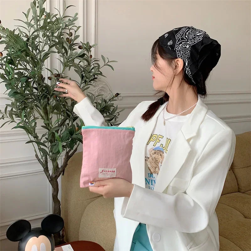 Sac à cosmétiques en toile.