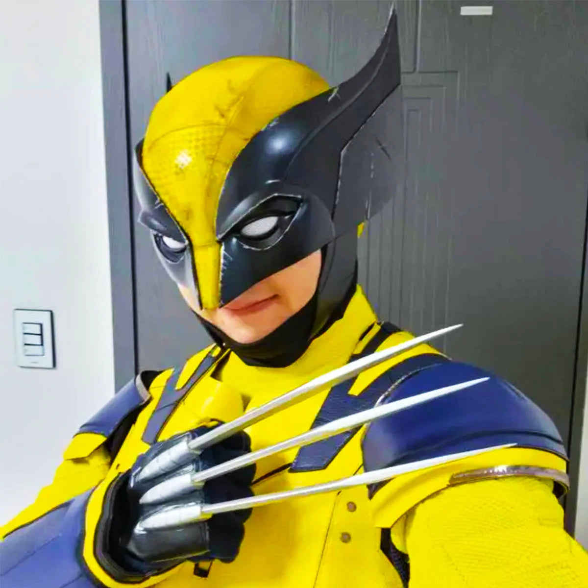 mar-vel Damaged Wolverine Mask with Magnatic Eyes 1:1 3D Resin Halloween Cosplay Mask Wolverine Helmet Cos masque for Gift