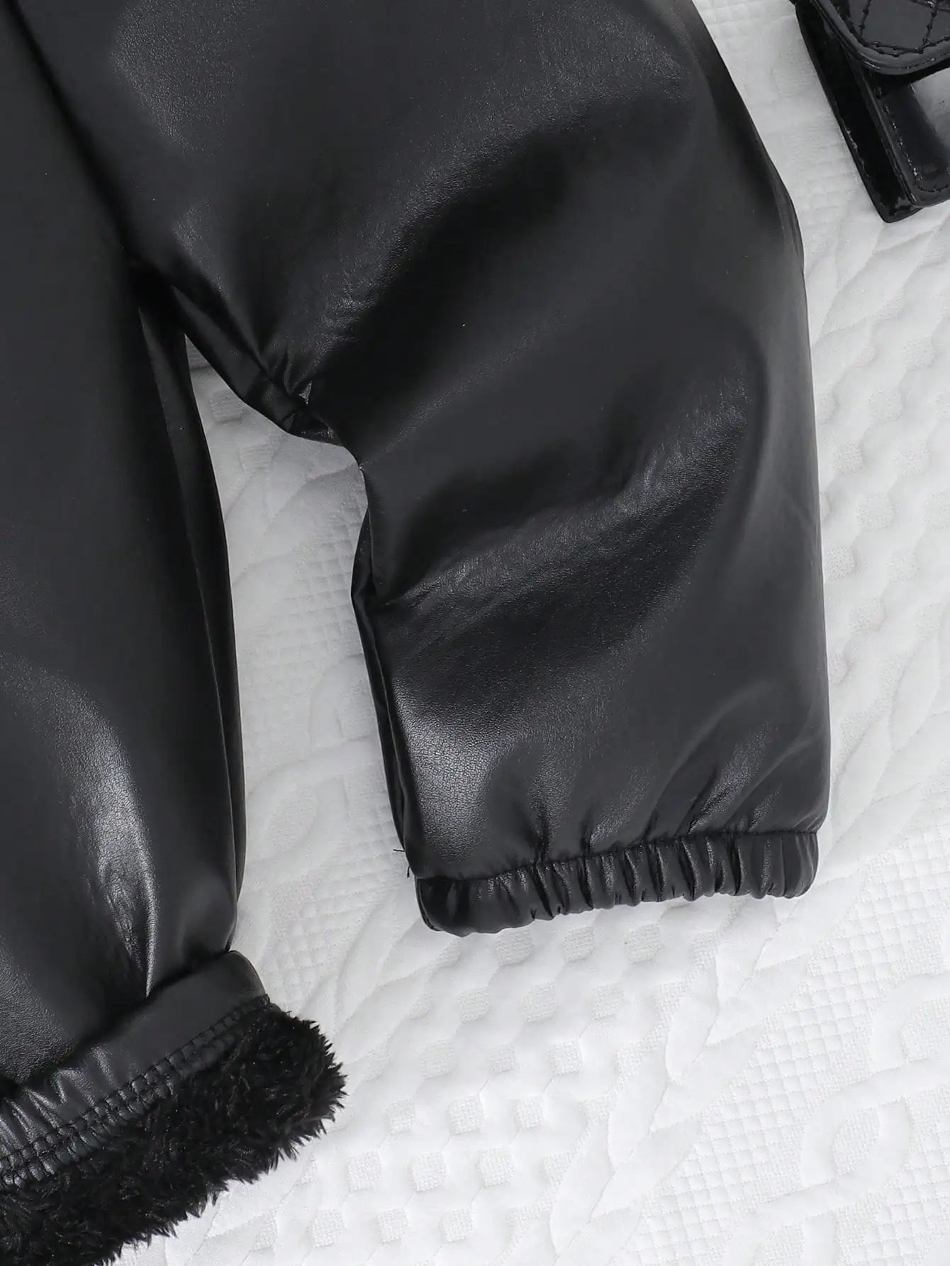 A 3-Piece Set Of Warm Plush Patchwork Hoodie Black Casual Leather Pants And Plush Hat For Baby Girls In Autumn And Winter