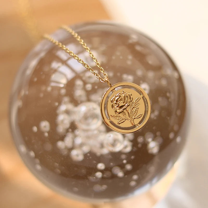 French Flowers Hollow Rose Pendant Necklace Women Stainless Steel Plated 18k Sweet Romantic Engagement Gift Jewelry