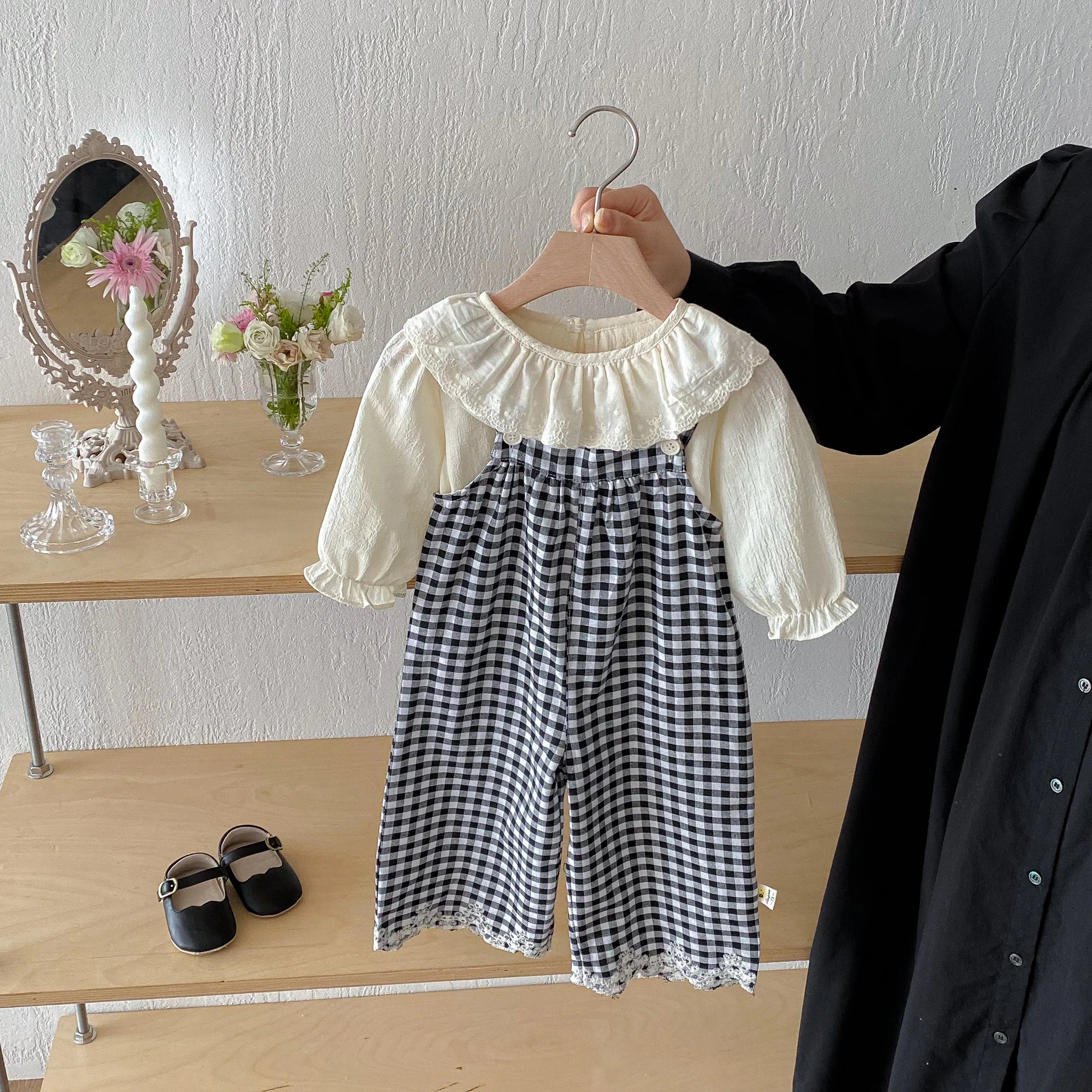 Baby set: Autumn girl baby lapel long-sleeved top + plaid overalls set, sweet and stylish princess set