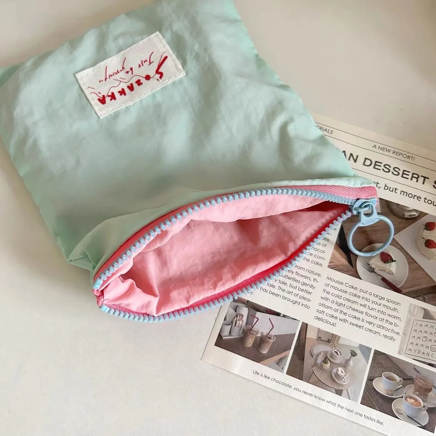 Sac à cosmétiques en toile.