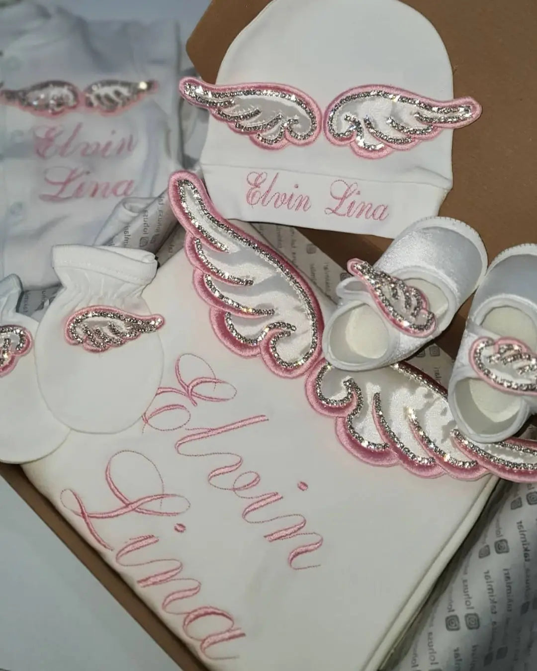 Dollbling 5pcs Wings Outfits Any Name Personalized Sweetwood Embroidery Gift Set Baby Pajamas Hat Welcome Home Ceremonial dress