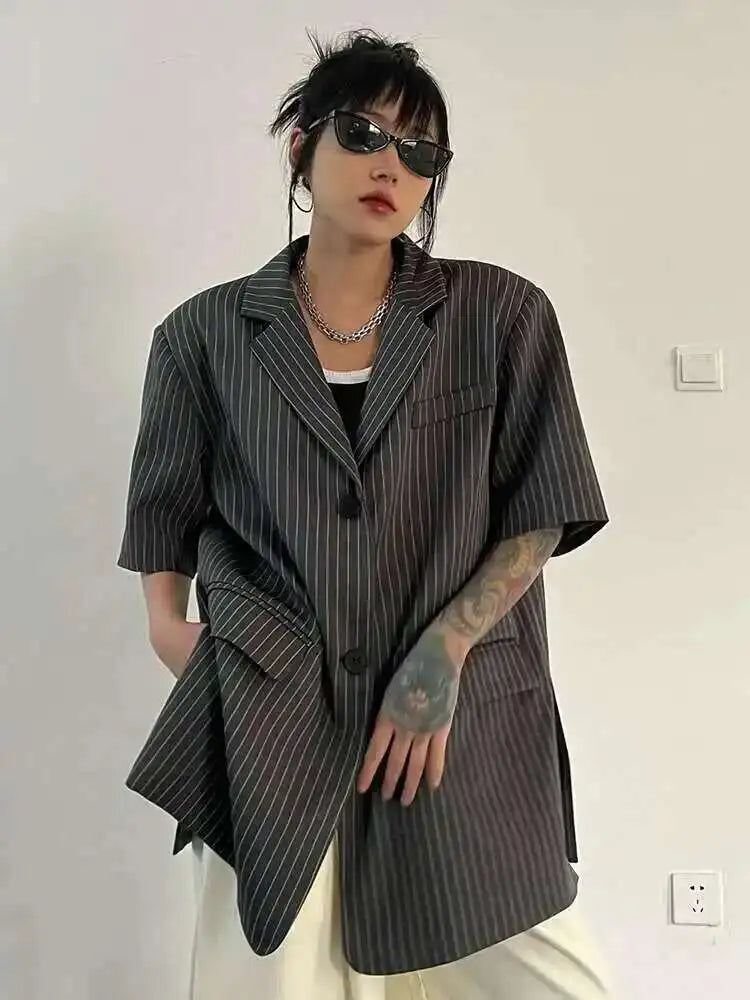 EAM Gray Pleated Big Size Casual Blazer Women New Lapel Short Sleeve Loose Fit Jacket Fashion Tide Spring Autumn 2025 30A1735