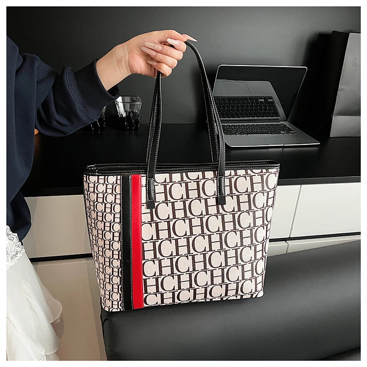 Elegant Women's Messenger Bag with Fine Leather Classic Paris Modern Commuter Daily Design