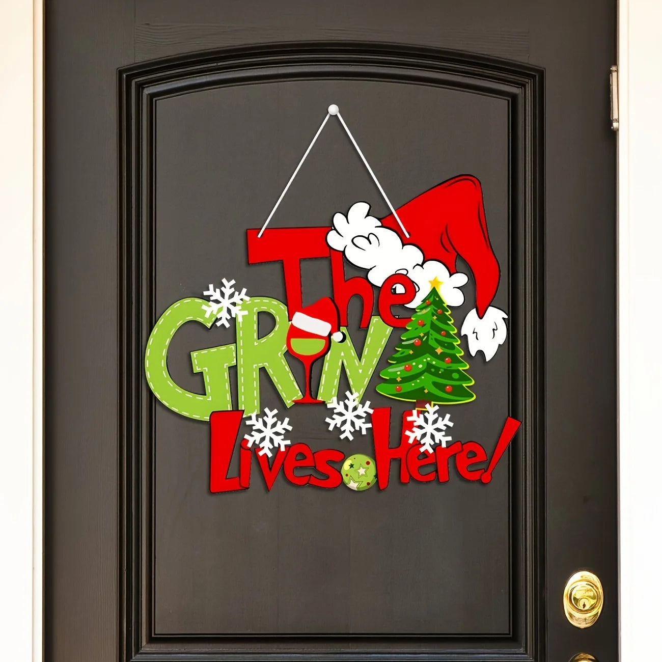 Christmas "The Grinch Lives Here" Decor Sign, 30cm×25.3cm Festive Wall Art with Santa Hat & Tree, Funny Holiday Home Decoration