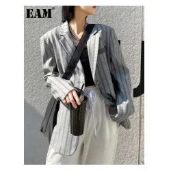 EAM Gray Pleated Big Size Casual Blazer Women New Lapel Short Sleeve Loose Fit Jacket Fashion Tide Spring Autumn 2025 30A1735