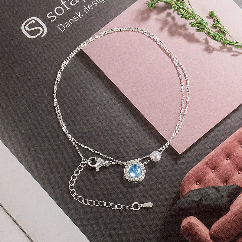 قلادة من الفضة الإسترلينية عيار 925 مرصعة بالزركون الأزرق مع سلسلة من اللؤلؤ اللامع على شكل عظمة الترقوة مناسبة لتقديمها كهدية لصديقتك