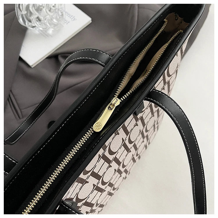 Elegant Women's Messenger Bag with Fine Leather Classic Paris Modern Commuter Daily Design