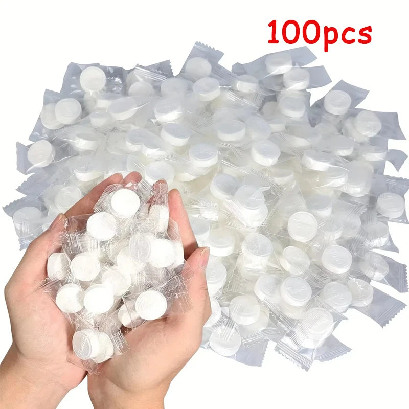 50 قطعة مناشف مضغوطة محمولة للاستخدام مرة واحدة لتنظيف الوجه ومناديل ناعمة مضغوطة لتنظيف اليدين ومناديل مكياج غير منسوجة