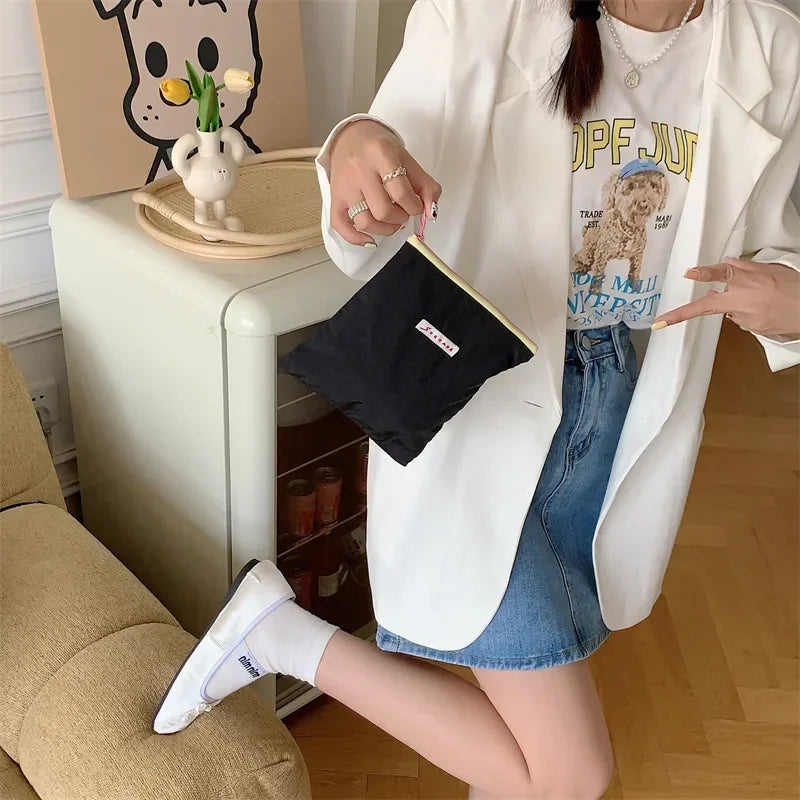 Sac à cosmétiques en toile.