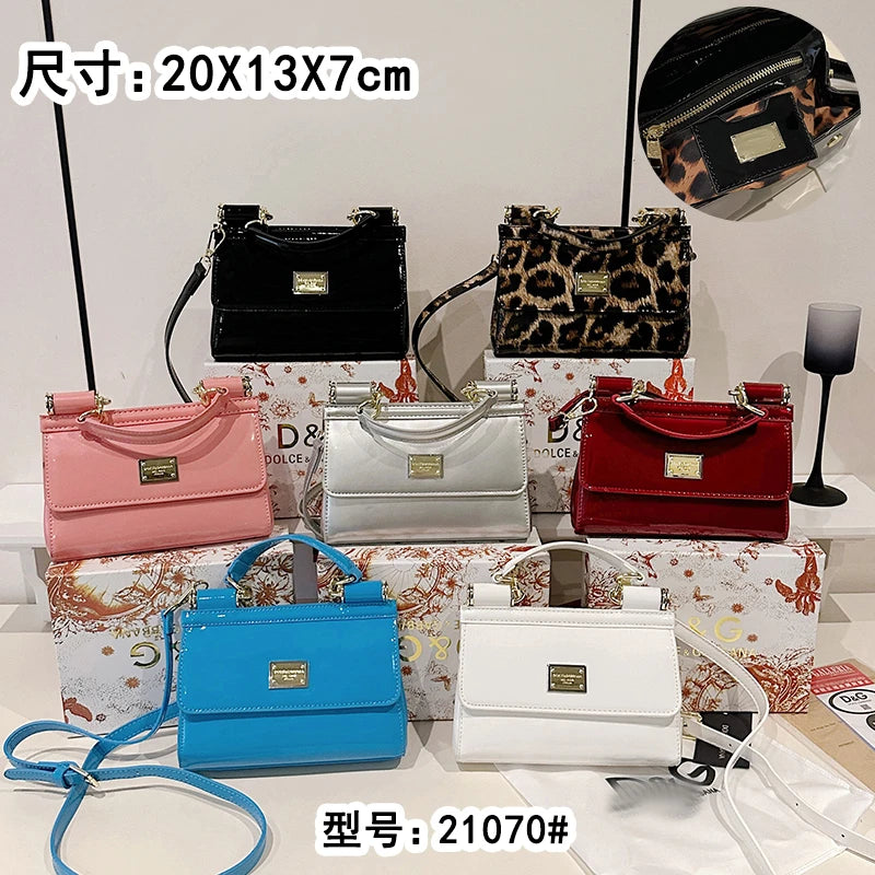 Luxury Brand Women Messenger Bag Made of Leather, Chic Shoulder Bag for Ladies, Popular Classic Elegant Handbags