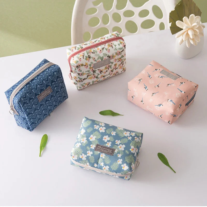New Cosmetic Storage Bag Cute Mini Portable Carry-on Girls Toiletry Storage Bag Travel Beauty Organizer Flower Purse Makeup Bags