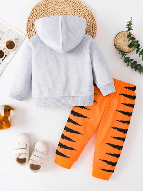 A cute two-piece set of cartoon tiger printed fleece with sweatshirt and sweatpants for baby boys and toddlers in spring and aut