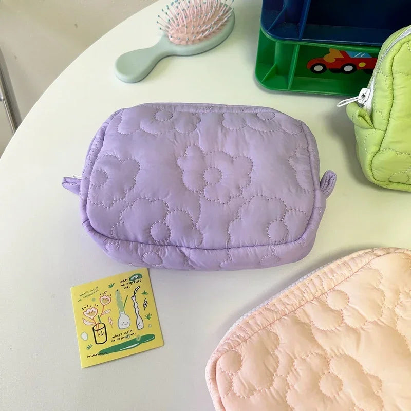 Cute Cosmetic Storage Bag Quilted Flowers Design Cosmetic Bag Soft Comfortable Makeup Bag for Lipstick Tissue Jewelry Pouch