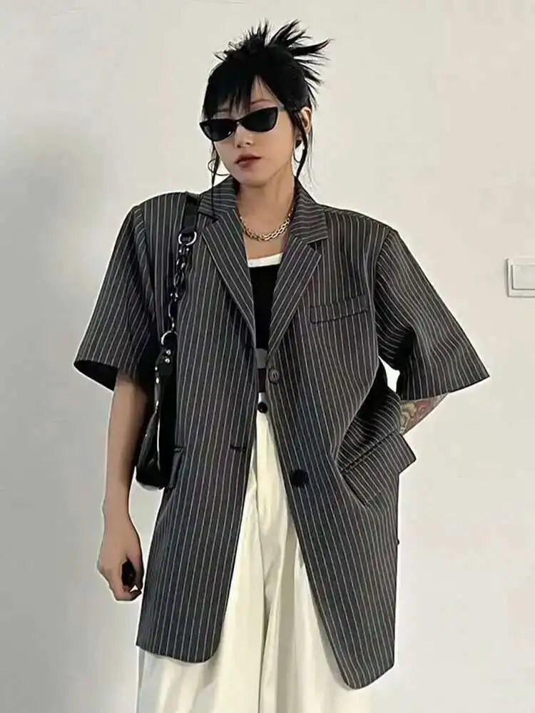 EAM Gray Pleated Big Size Casual Blazer Women New Lapel Short Sleeve Loose Fit Jacket Fashion Tide Spring Autumn 2025 30A1735