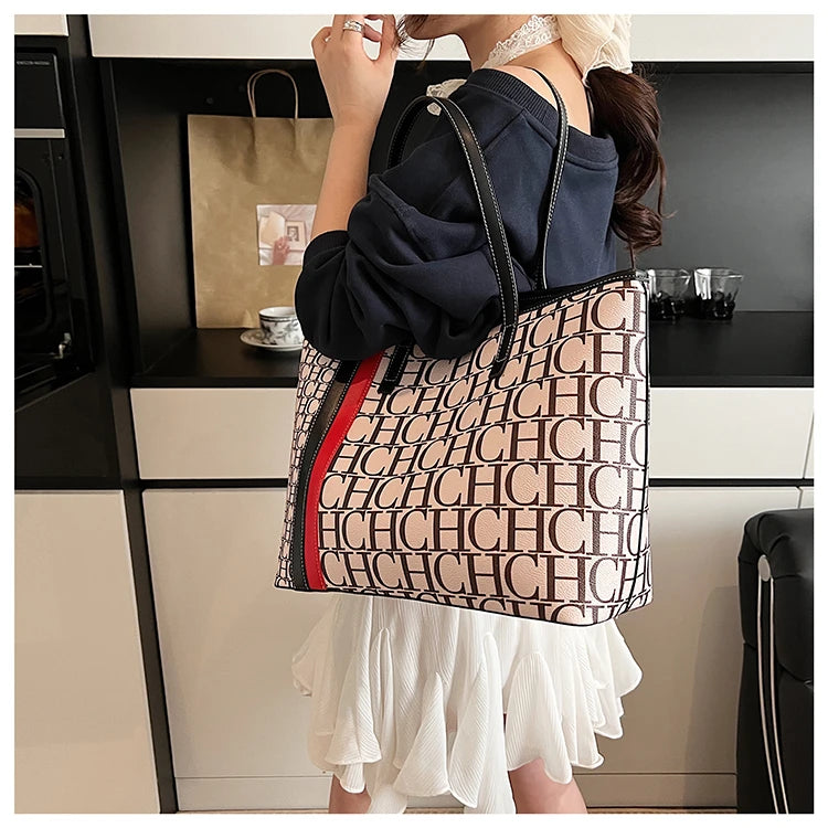 Elegant Women's Messenger Bag with Fine Leather Classic Paris Modern Commuter Daily Design