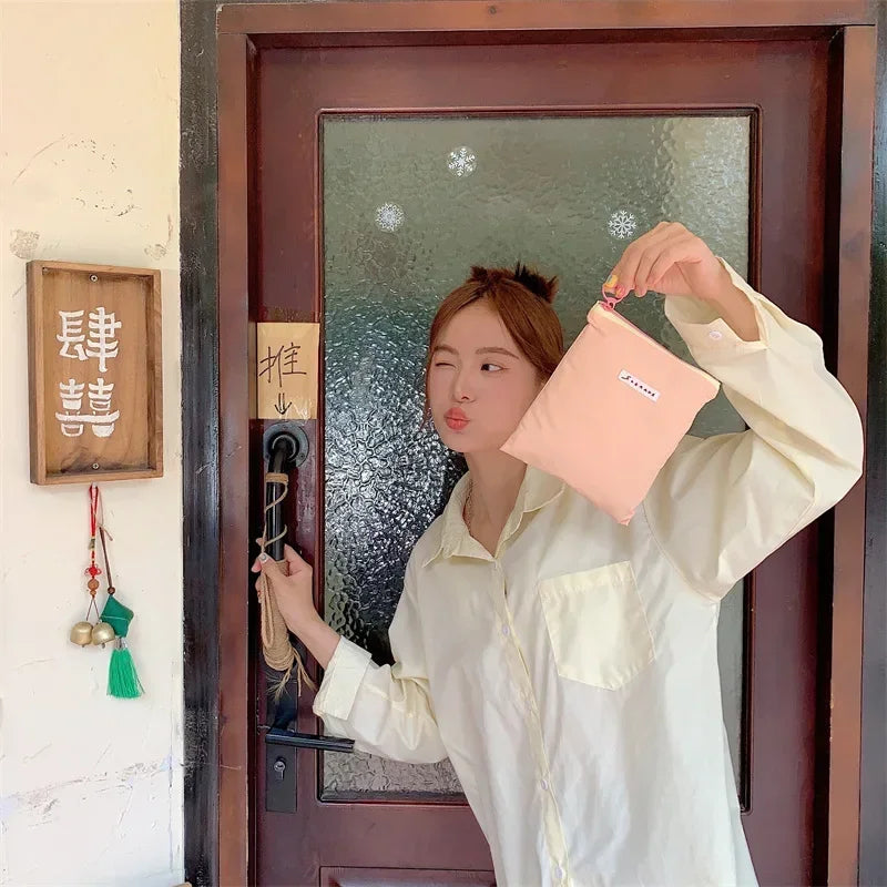 Sac à cosmétiques en toile.