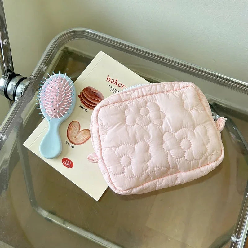 Cute Cosmetic Storage Bag Quilted Flowers Design Cosmetic Bag Soft Comfortable Makeup Bag for Lipstick Tissue Jewelry Pouch