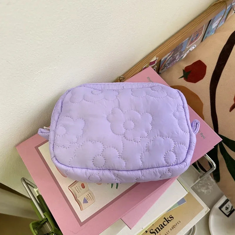 Cute Cosmetic Storage Bag Quilted Flowers Design Cosmetic Bag Soft Comfortable Makeup Bag for Lipstick Tissue Jewelry Pouch