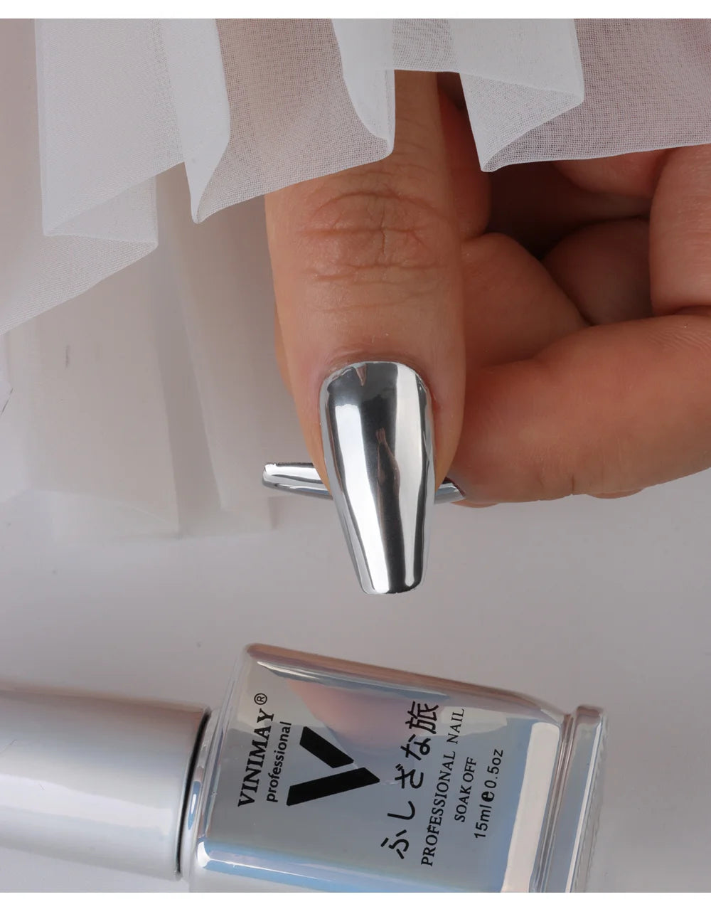 Vernis à ongles argent miroir métallique