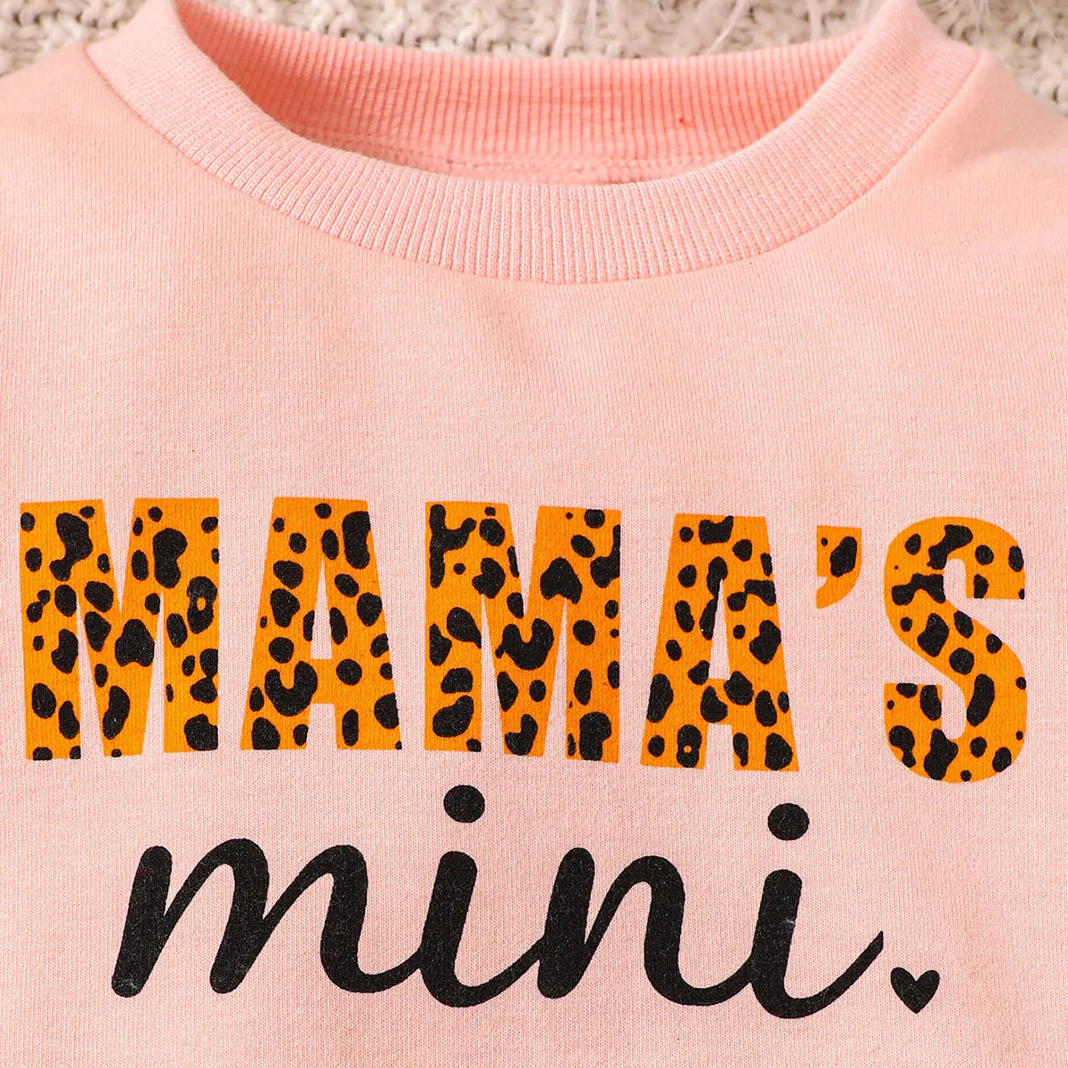 Single piece baby girl baby fashion cute casual English letter printed pink hoodie autumn and winter