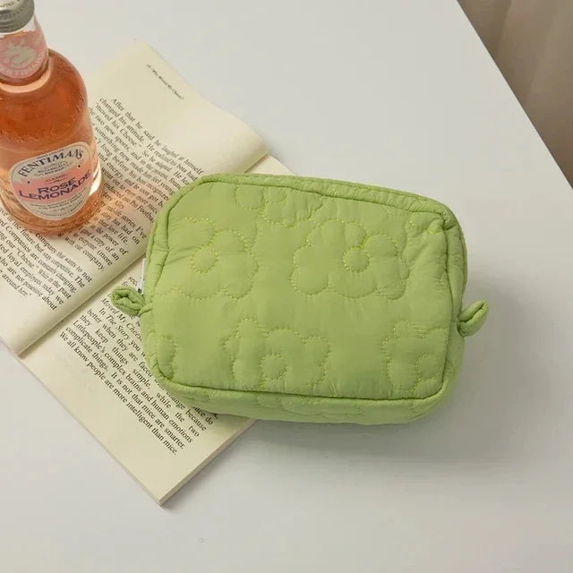 Cute Cosmetic Storage Bag Quilted Flowers Design Cosmetic Bag Soft Comfortable Makeup Bag for Lipstick Tissue Jewelry Pouch