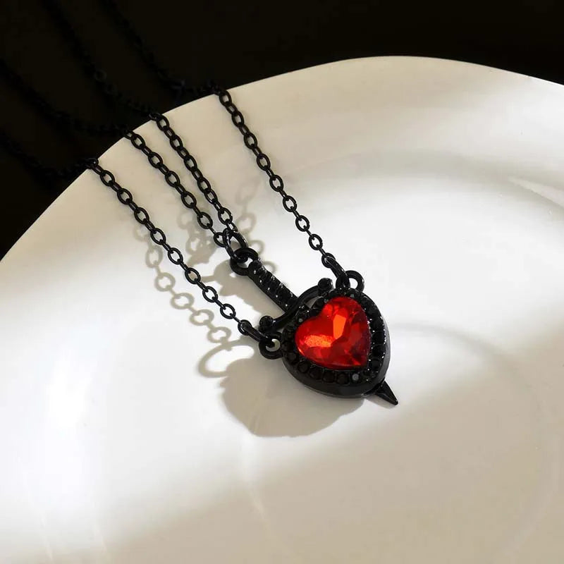 Vintage Metal Heart Sword Pendant Couple Necklace for Women Gothic Black Crystal Clavicle Chain Necklace Jewelry Accessories