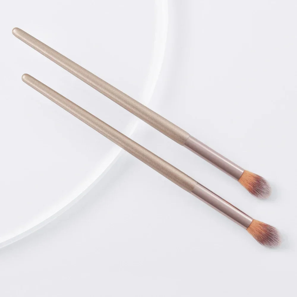 2 pièces de Pinceaux de maquillage Brosse de mise en évidence d’ombres pour le nez professionnel