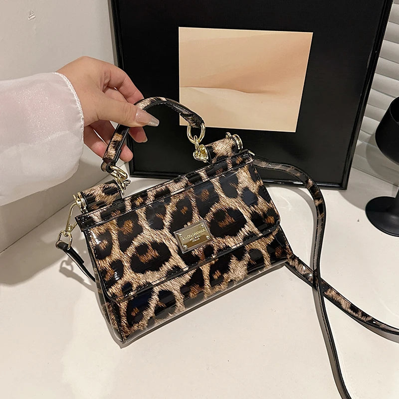 Luxury Brand Women Messenger Bag Made of Leather, Chic Shoulder Bag for Ladies, Popular Classic Elegant Handbags