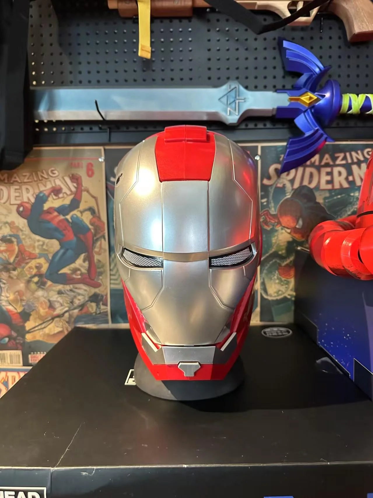 Marvel Iron Man Merchandise Helmet Mk5 Wearable Collectible Toy With Light Emitting And Manual Opening/Closing Feature Boys Gift