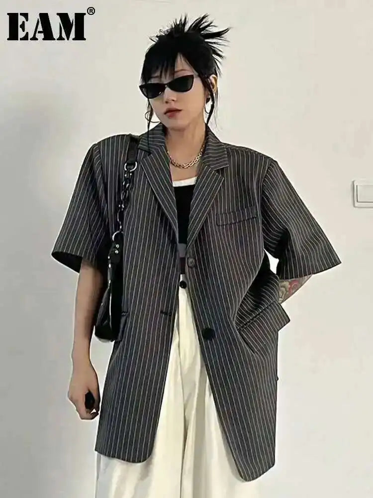 EAM Gray Pleated Big Size Casual Blazer Women New Lapel Short Sleeve Loose Fit Jacket Fashion Tide Spring Autumn 2025 30A1735