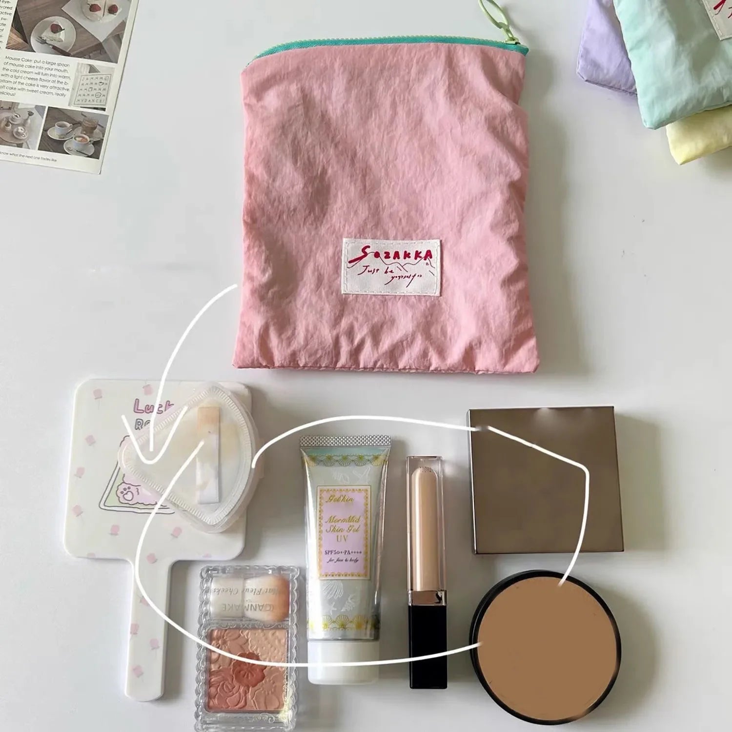 Sac à cosmétiques en toile.