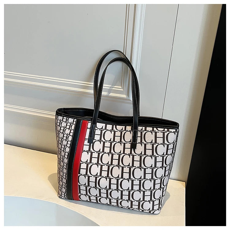 Elegant Women's Messenger Bag with Fine Leather Classic Paris Modern Commuter Daily Design