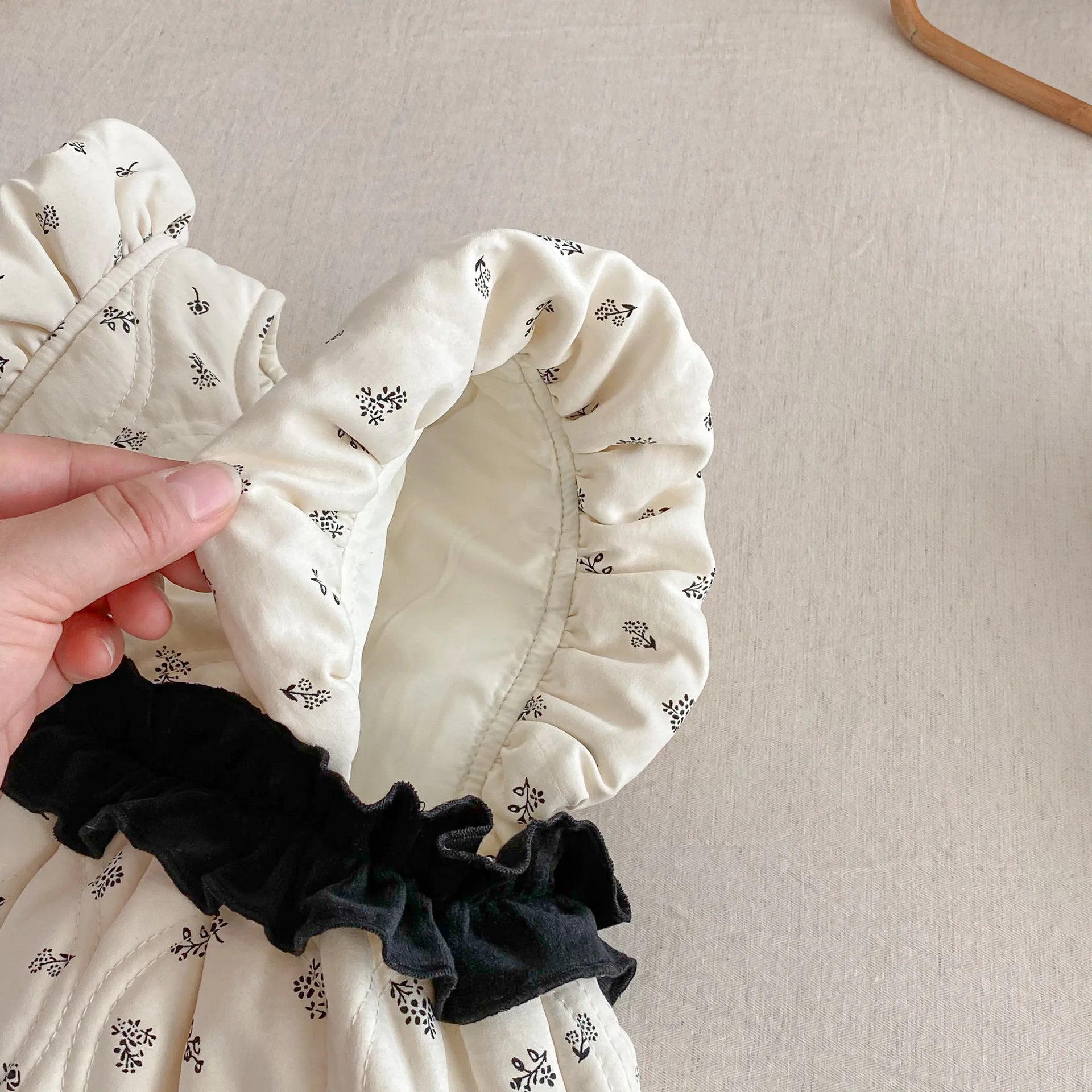 7023 Korean Baby Girl's Sleeveless Skirt 2025 Winter New Floral Baby Girl's Princess Dress Or Bottoming Sweater