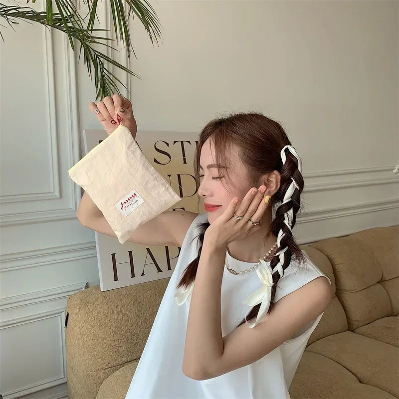 Sac à cosmétiques en toile.