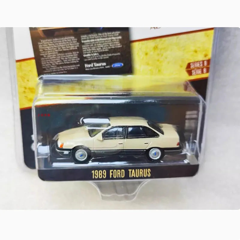 Diecast Alloy Greenlight 1/64 1989 Ford Taurus Vehicle Car Model Metal Static Display Classic Collection Toys Spot
