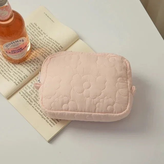 Cute Cosmetic Storage Bag Quilted Flowers Design Cosmetic Bag Soft Comfortable Makeup Bag for Lipstick Tissue Jewelry Pouch