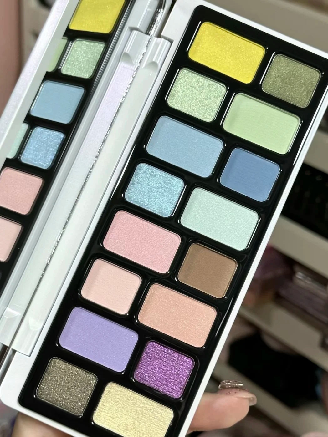 Qianyan Cheeryep 16 Color Eyeshadow Palette Glitter Chameleon Matte Pearlescent Flash Plate Cowherd Sequins