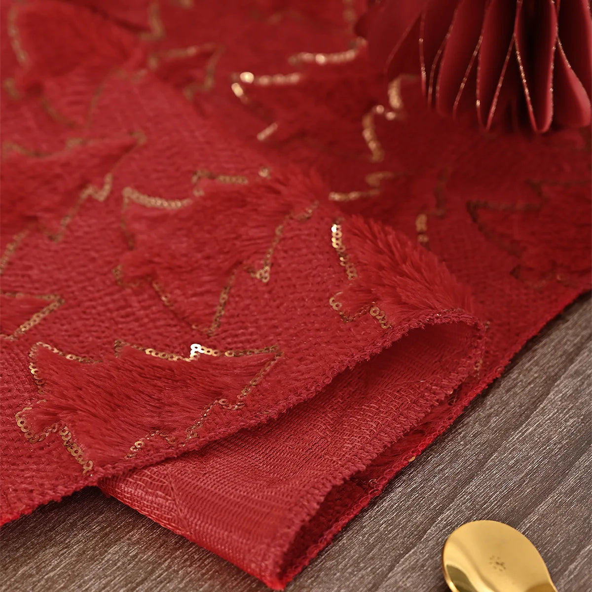 BUYNOW Plush Gold Sequined Embroidered Christmas Tree Pattern Tablecloth Christmas Living Room Sofa Tablecloth Home Bed Decor