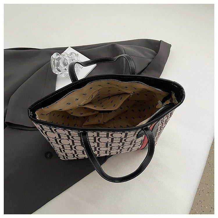 Elegant Women's Messenger Bag with Fine Leather Classic Paris Modern Commuter Daily Design