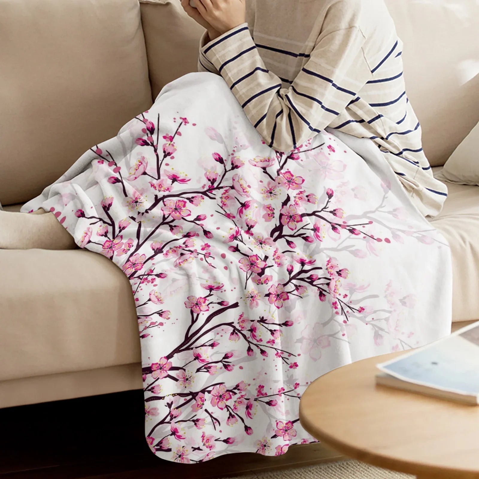 بطانية دافئة من الفلانيل المايكروفايبر بتصميم أزهار الكرز وفرع البرقوق وزهرة وردية وبيضاء، بطانيات ديكور غرفة النوم للأسرّة