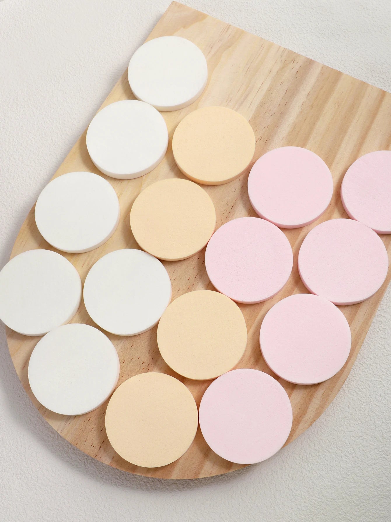 16/ Pack, colorful dry and wet makeup powder puff, round makeup sponge soft facial foundation and make-up tools.