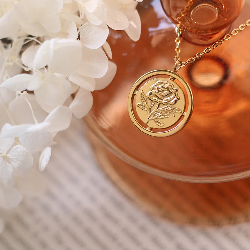 French Flowers Hollow Rose Pendant Necklace Women Stainless Steel Plated 18k Sweet Romantic Engagement Gift Jewelry