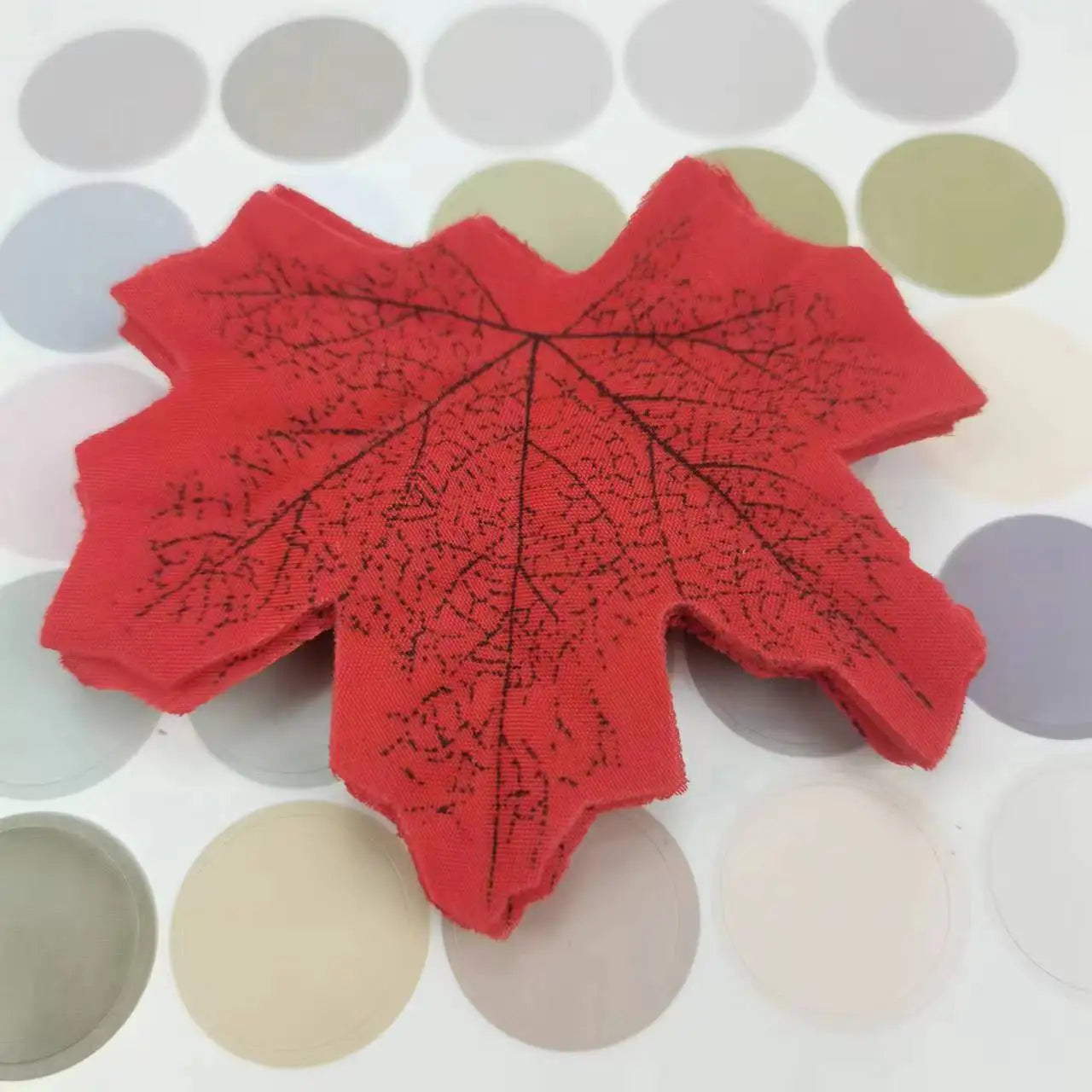 Yannew 500pcs Artificial Fall Maple Leaves Silk Leaf for Craft DIY Thanksgiving Wedding Party Decoration Autumn Home Table Decor