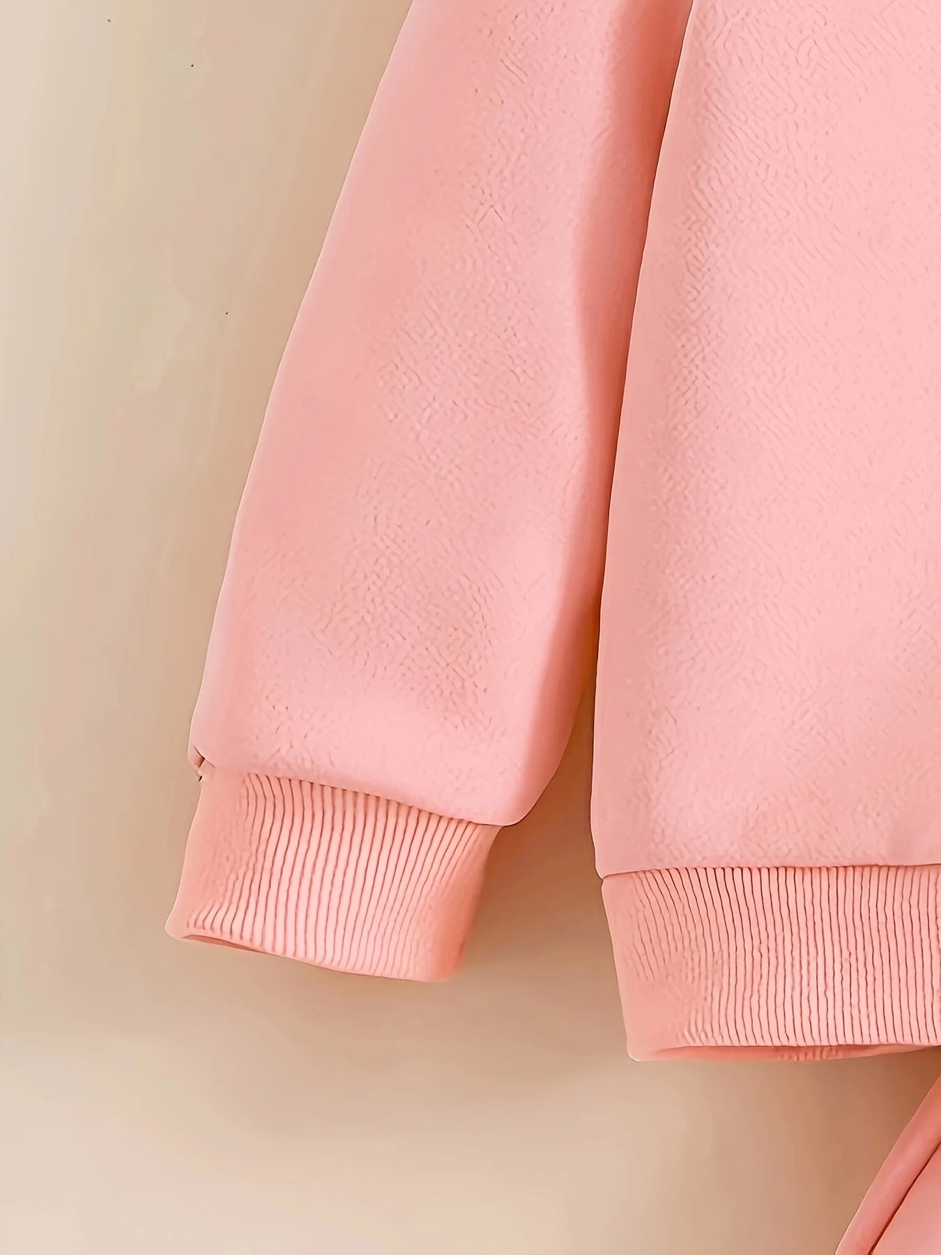 A two-piece set of cute cherry English printed fleece hoodie and pants for newborn girls in autumn and winter