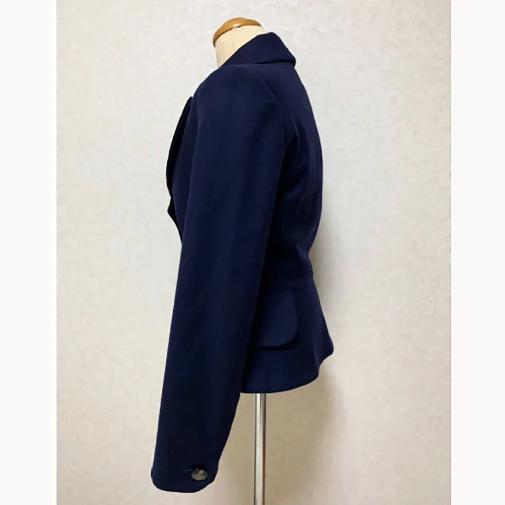 بدلات نسائية زرقاء مصممة حسب الطلب، عصرية، ضيقة، بفتحة رقبة على شكل قلب، مزودة بإبزيم من حبيبات مفردة، مكونة من قطعتين (جاكيت وتنورة)، مناسبة للمكتب اليومي للسيدات