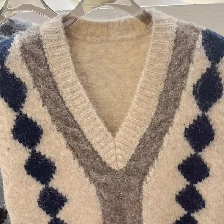 Contrasting V-neck Rimpice Knitted Vest Women's Autumn Winter 2023 New Design Sense Lazy Style Layering Sweater